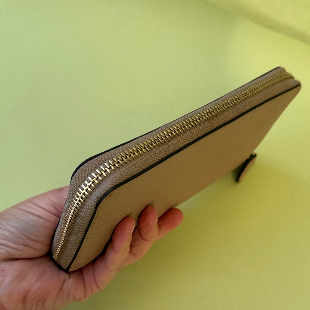 Vintage Coach Beige/Gold Leather Zip Wallet - Picture 7 of 15